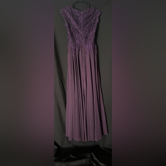Mac Duggal 20264 NWOT Purple Applique Cap Sleeve Bodice Flowy Gown - Picture 5 of 8